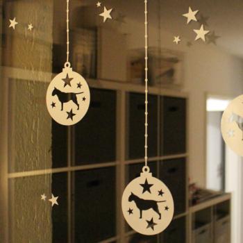 Fensterfolie - Fenstertattoo - Fensteraufkleber - Weihnachten - mit Hundemotiv - Weihnachtskugeln - Bullterrier