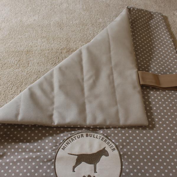 outdoor blanket dog - embroidered - dog motif