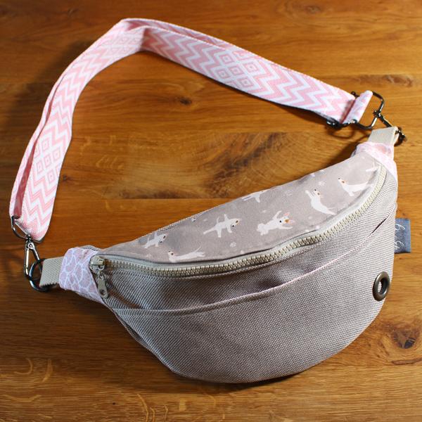 SLING BAG / HIP BAG / Gürteltasche - BULLTERRIER v1
